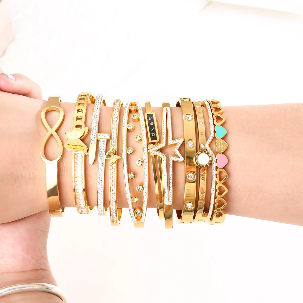 2024 New High Grade Stainless Steel Non fading Fashion Diamond Inlaid Hollow Fashion Versatile Bracelet Jewelry