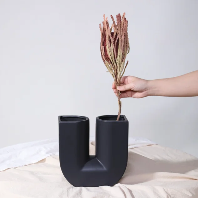 2023 Home Decor Matte U Tube Black Ceramic Flower Vase for Living Room Decoration