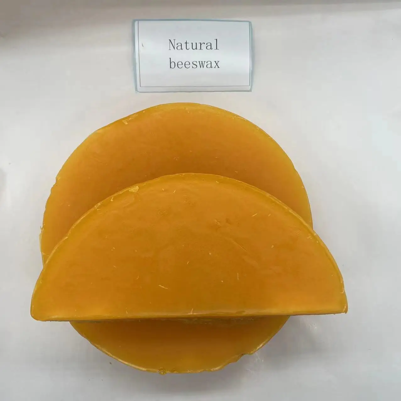 Пчелиный воск может использоваться для восковой ручки и нигерийского воска Эмульгирующего