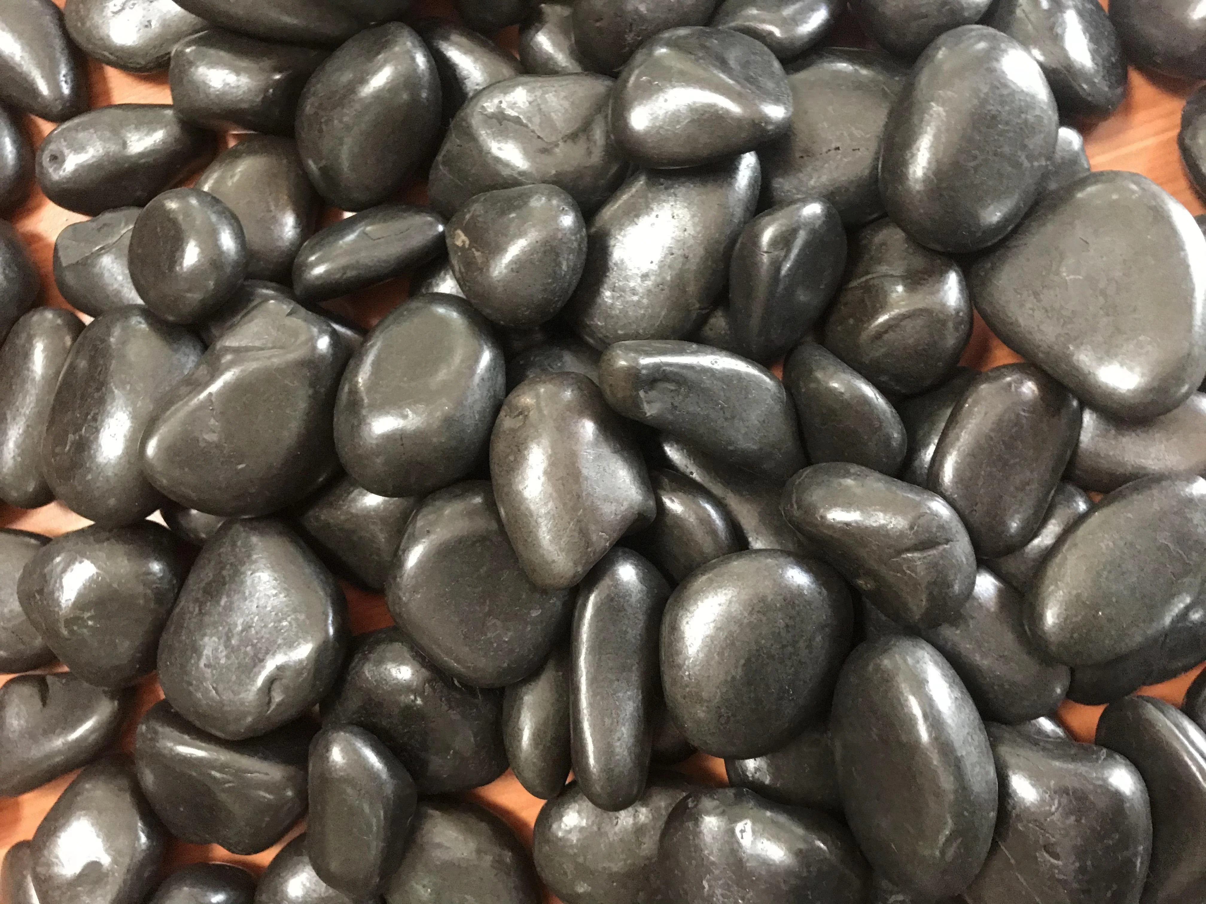 Hot Sell Black Natural Polished River Rock Landscaping High Quality Natural Pebble Stone Black Beach River Pebble Rock