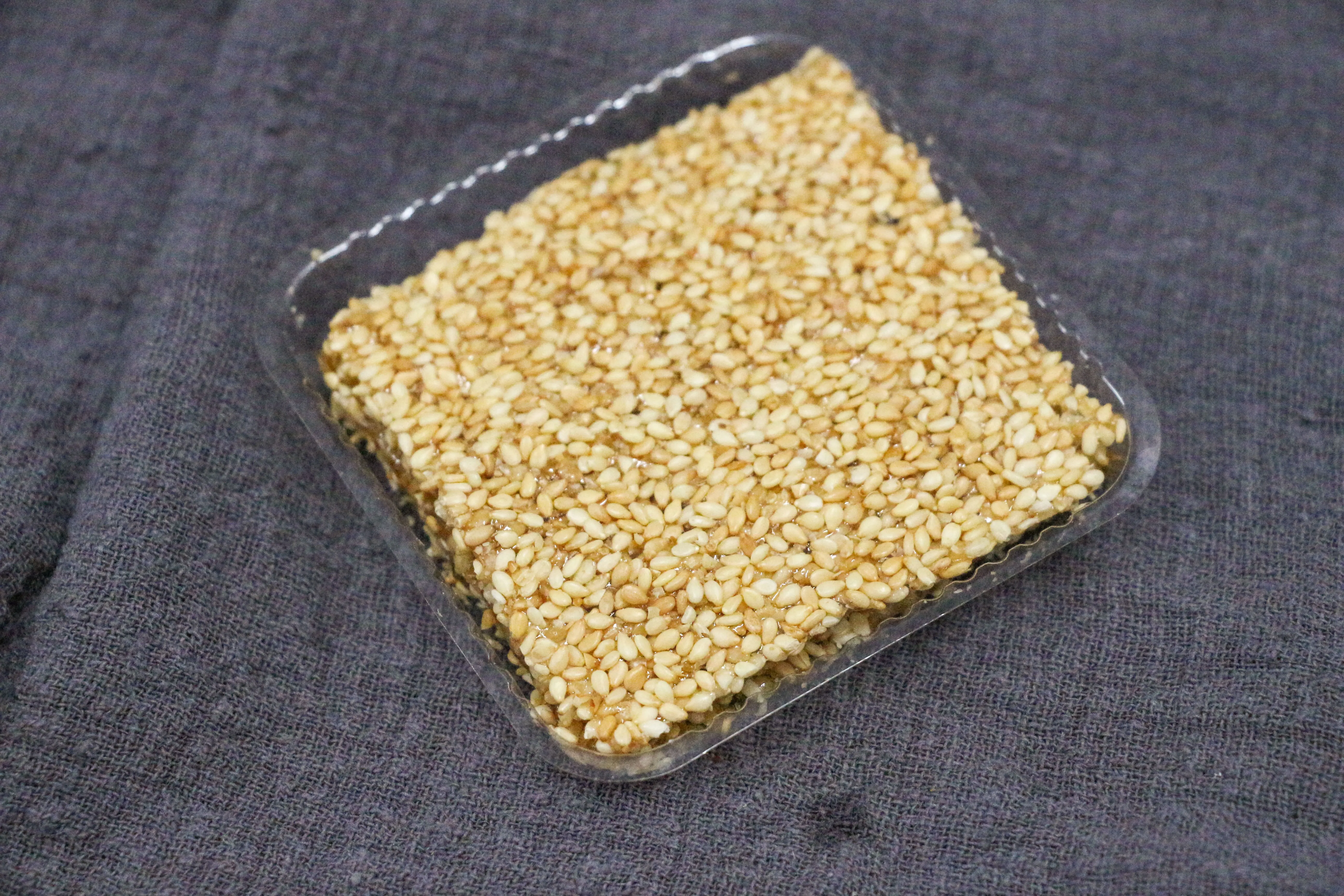 Snacks Sesame Soft Slices 180g grain snacks Sesame Gummy Sweets nutritious leisure snacks