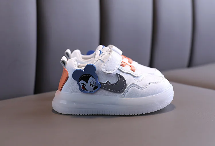 Unisex Fashion Boys Flash Childrens Casual Shoes Girls White Soft Sole Baby Sport Shoes for Kids .jpg