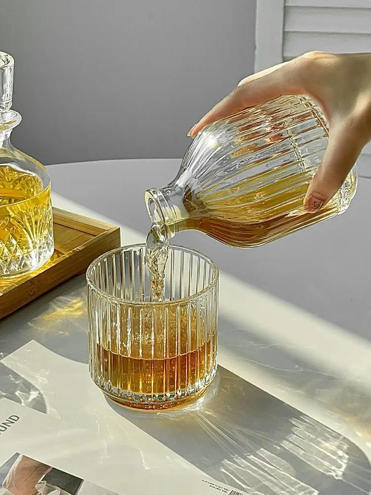 2024 New Hot Selling Prices frosted glass drink soju bottle mini glass bottles with cork