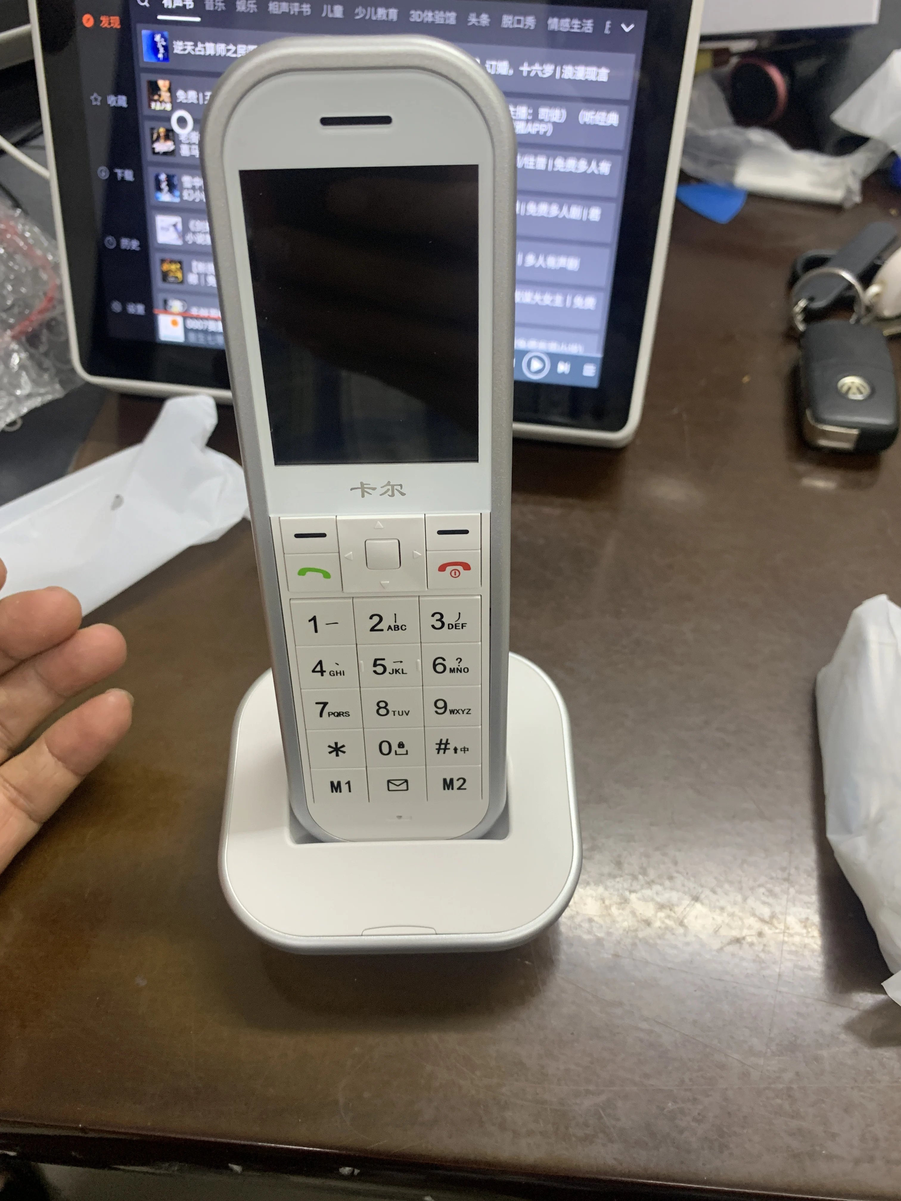 High quality KM9 4g terminal cordless telephone 3g 4g desktop fixed cordless phone with 2.4 Inch LCD colorful display screen