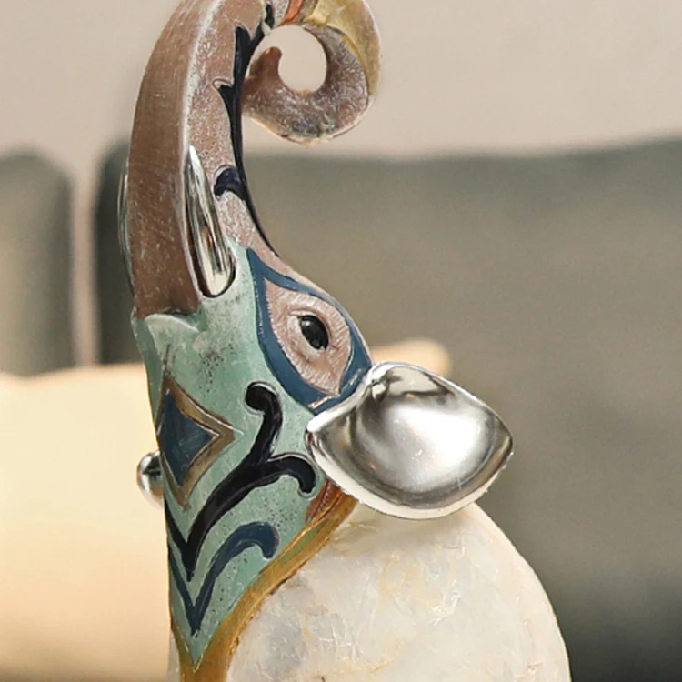 Luxury high end elephant Hotel Living room nordic corner resin cameo shell sculpture for wine cabinet