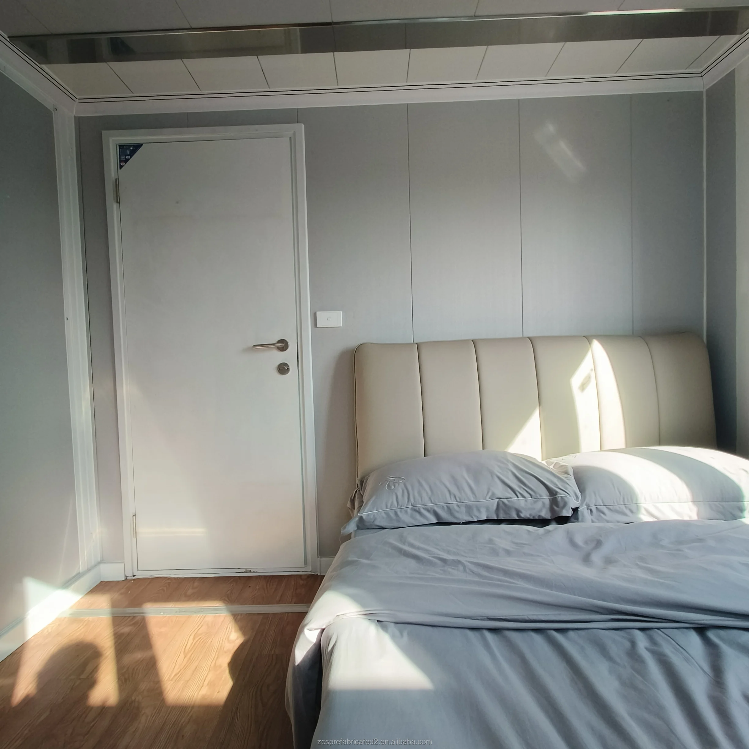 Quickly Build 20ft Container House for Temporary Housing Yellow Wood Grain Decoration for Restaurant Chinese Apartment Farmhouse