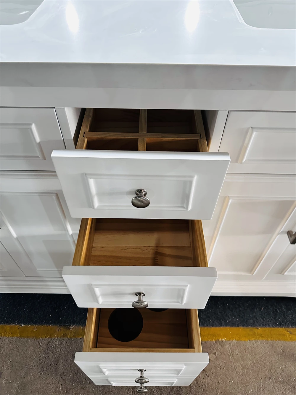 Fashionable Vanity Handmade Solid Wood High-End Environmental Paint Bathroom Cabinet