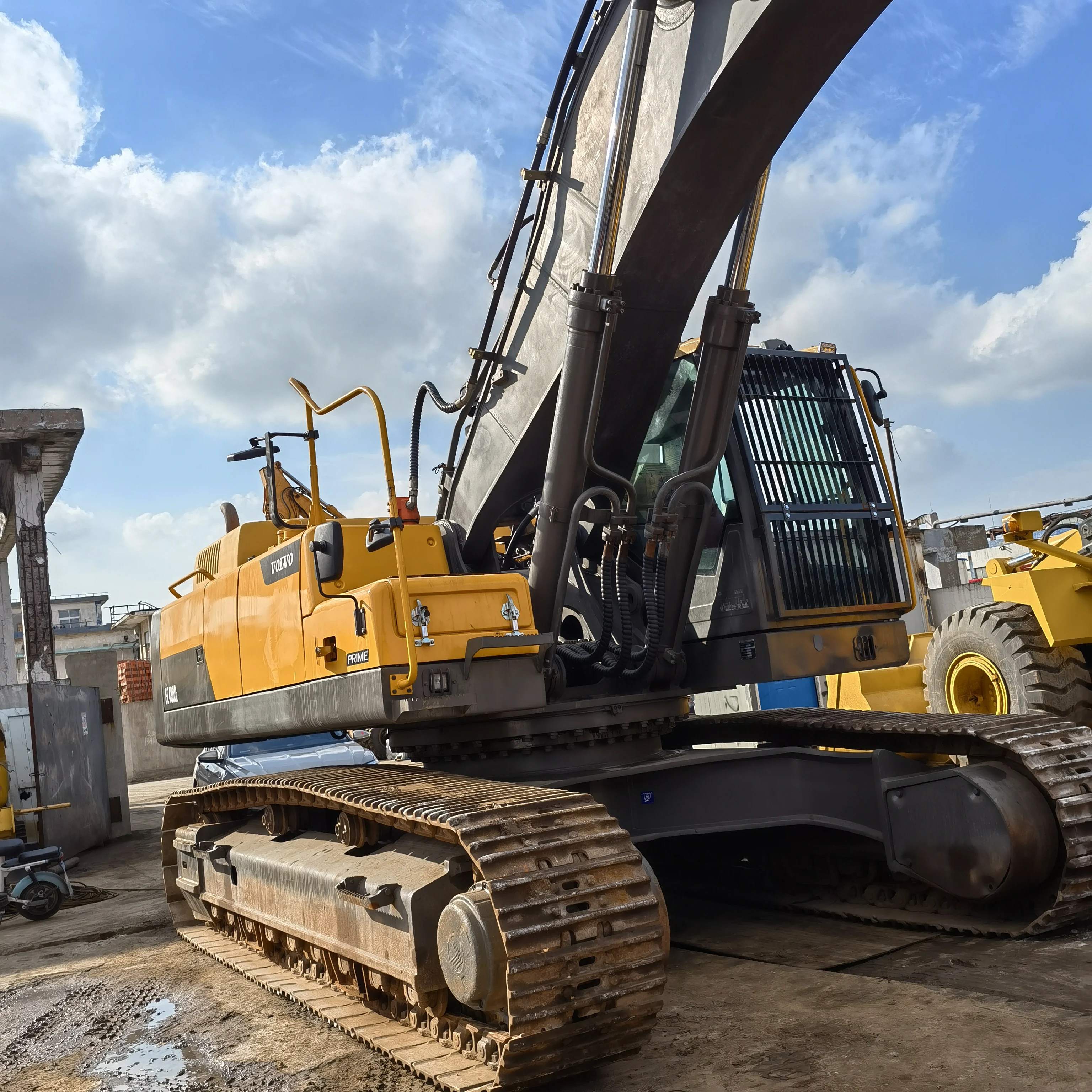 Hot Sale Second Hand Crawler Construction Machine Volvo 480 Construction Equipment Excavator Sale in Shanghai