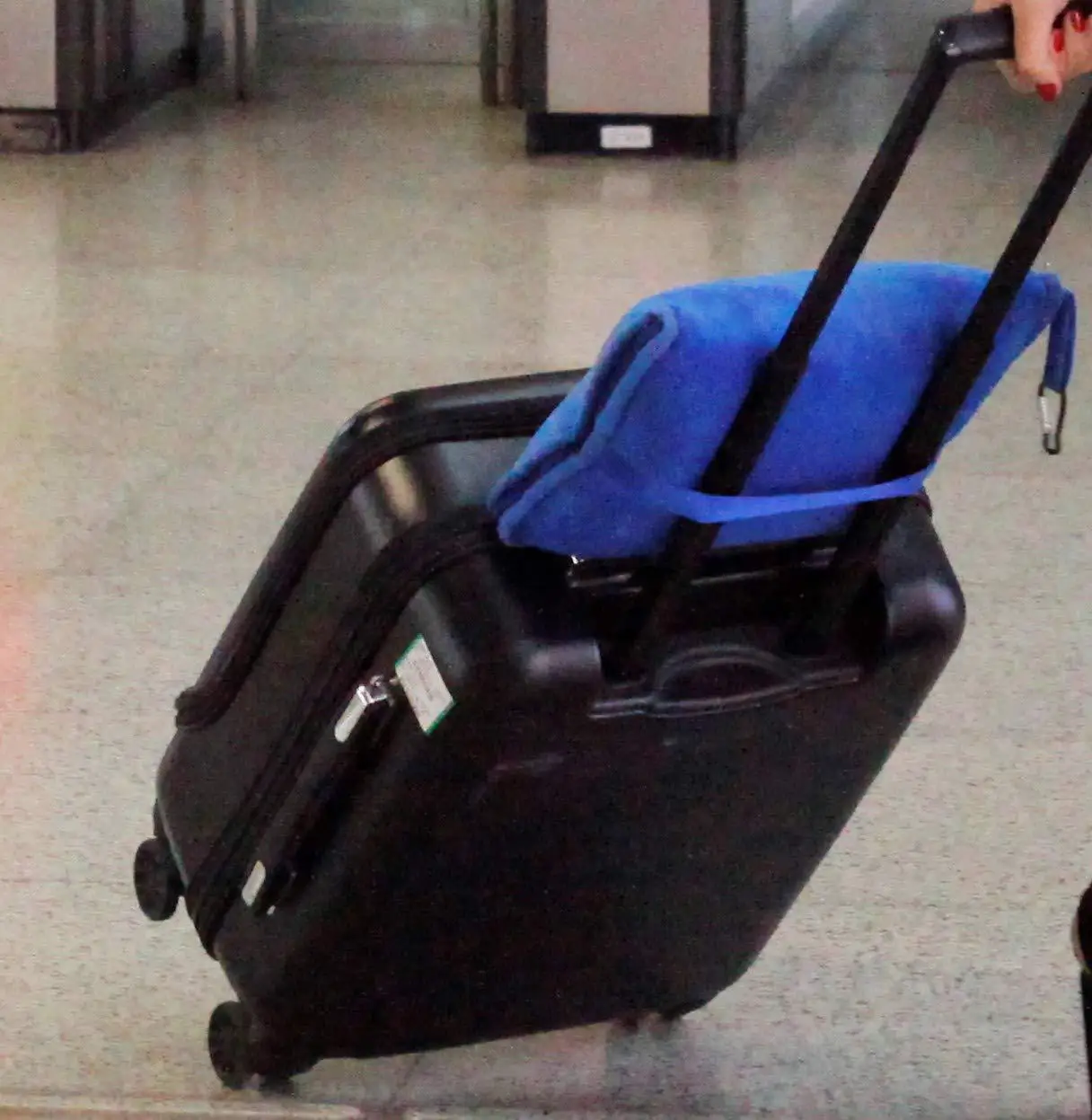 High quality fleece travel blanket and pillow set with zipper foldable portable pillow airplane light flannel blanket