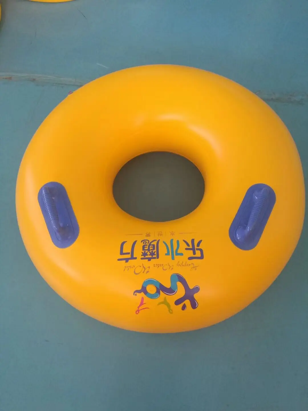 Multiple colors available Heavy Duty Inflatable air snow tube sledding car inflatable snow sleds & snow tubes