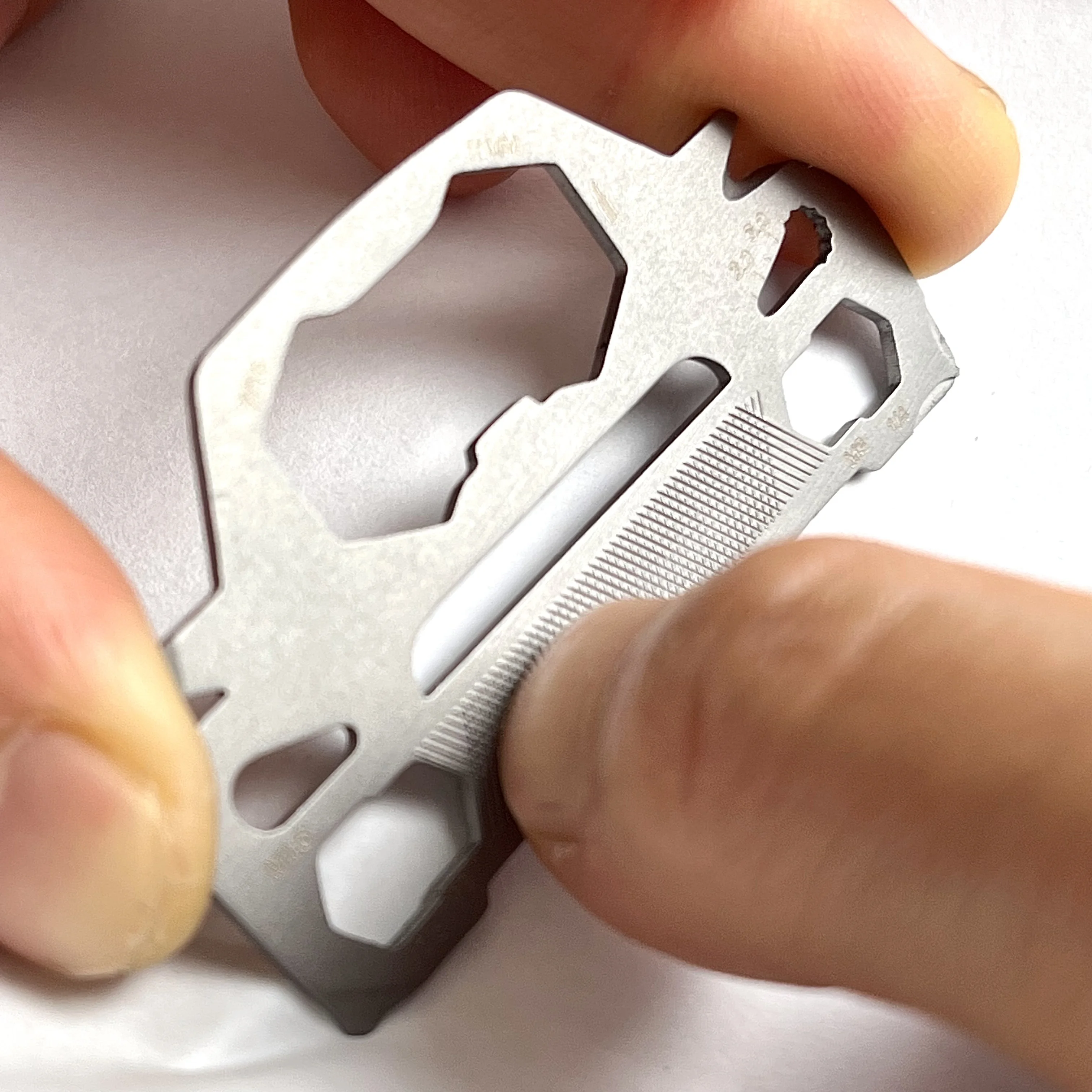 Free Sample 17 in 1Multi purposed Sports Car EDC Keychain Tool