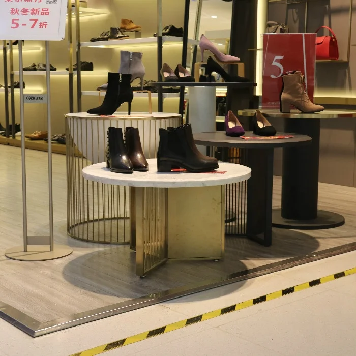 
Customized Metal Bronze Color Retail Display Rack Clothes Cabinet 