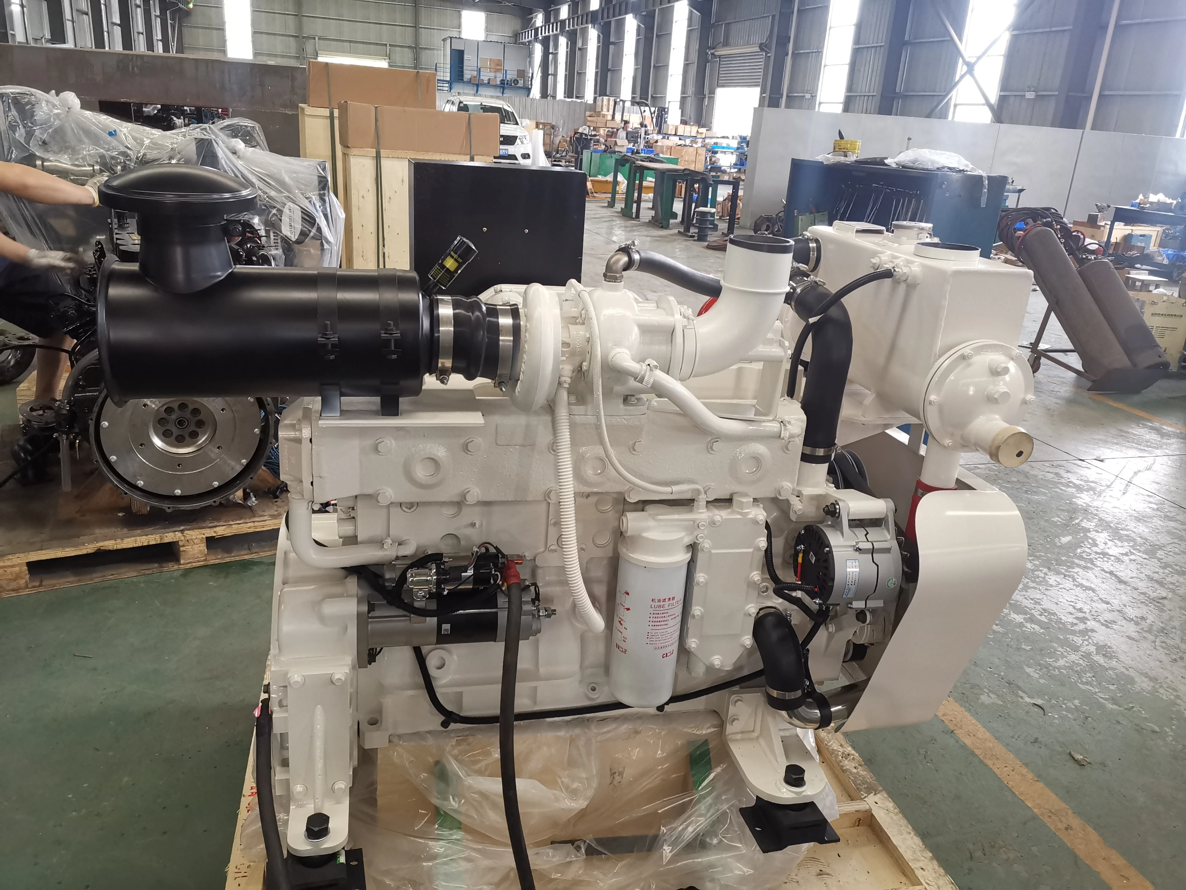 In stock and brand new 179kw 2200rpm water cooled 6 cylinders 6CTA8.3-M240 boat engine for main propulsion