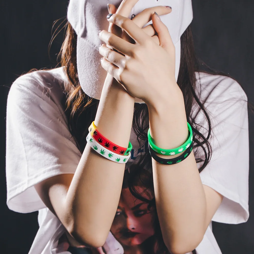 Wholesale Promotion Custom Bulk 10mm thin Silicone Bracelet Wristband 2 color 10 15 mm Boy and Girl Friendship Black