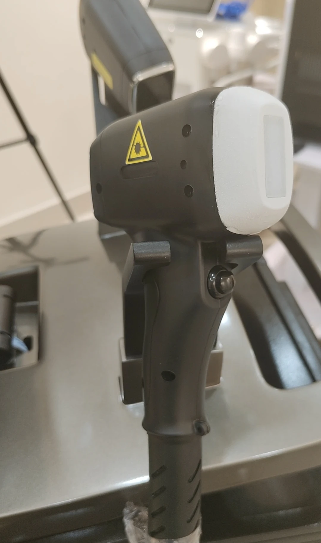 Factory price Two handles Ice Titanium 808 755 1064 sapphire ice 808nm diode laser for hair removal