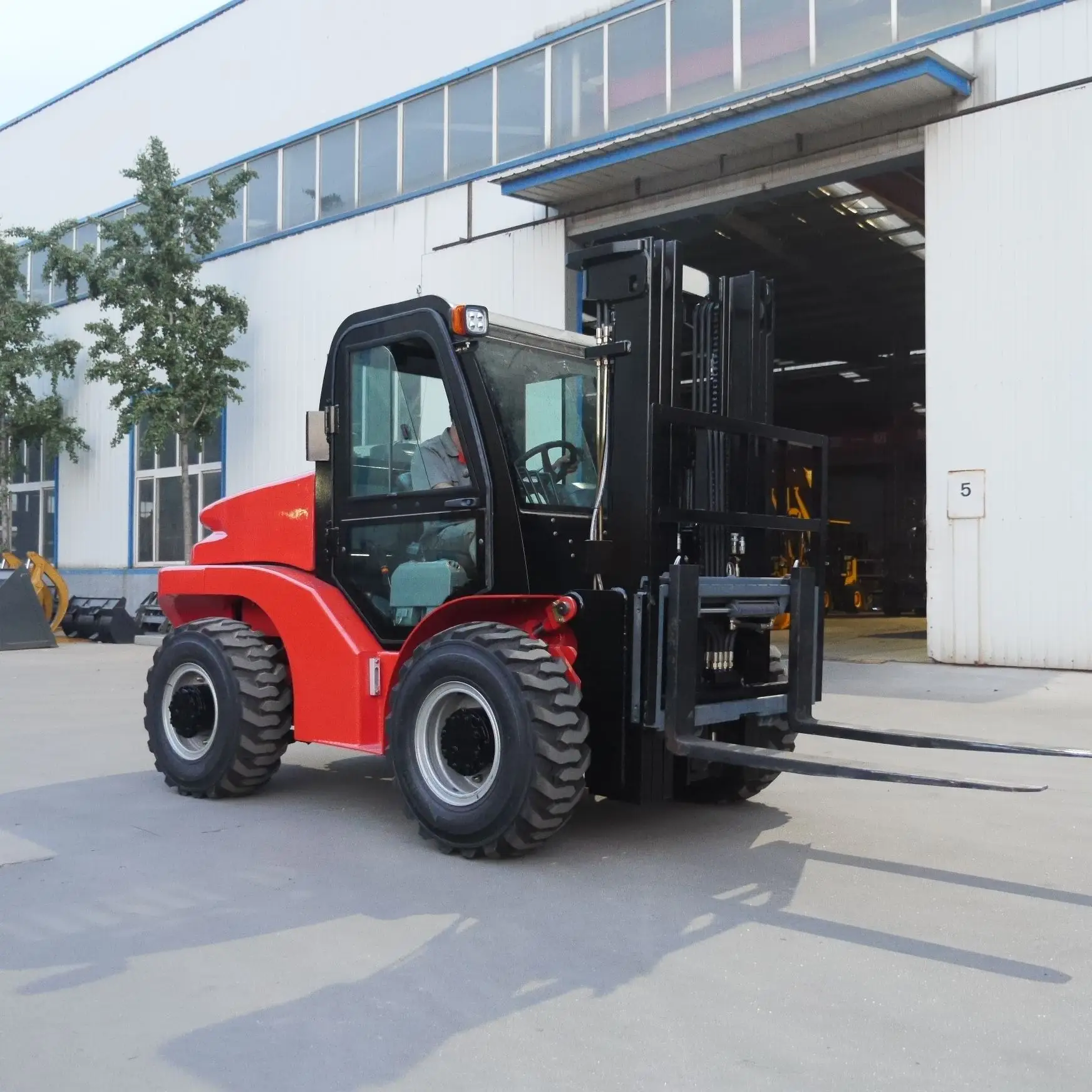 China Manufacturer Triple Mast 6000mm Lift Height Hydraulic Forklift Truck Solid Tyre New 3tons Diesel Forklift