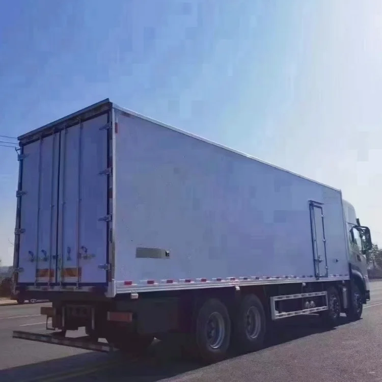 China Dongfeng Tianlong KL High end Large Refrigerated Truck High roof Double Pillow Carriage