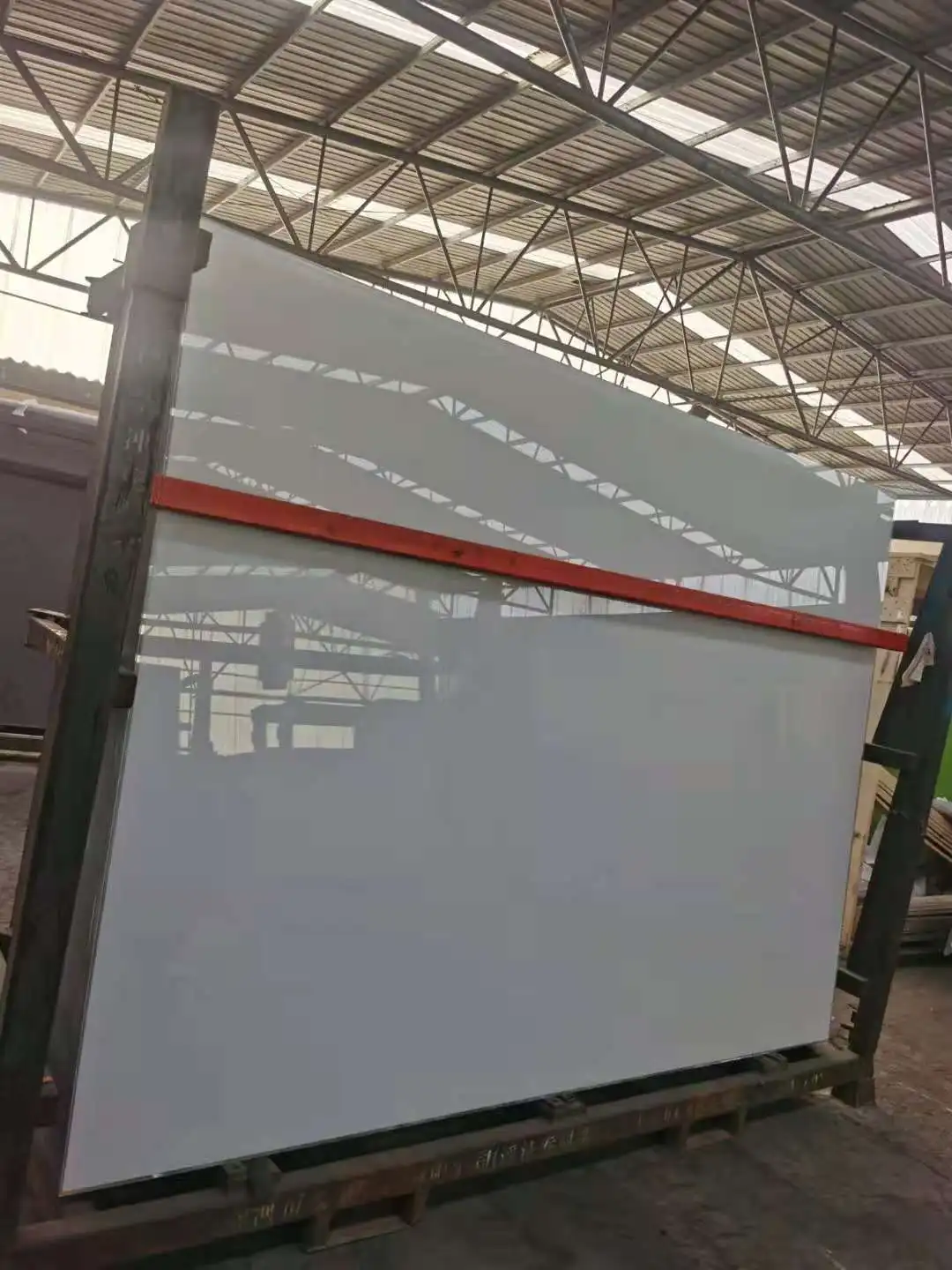 Шкафы мебель стекло использование RAL 9003/9010 белый цвет окрашенное