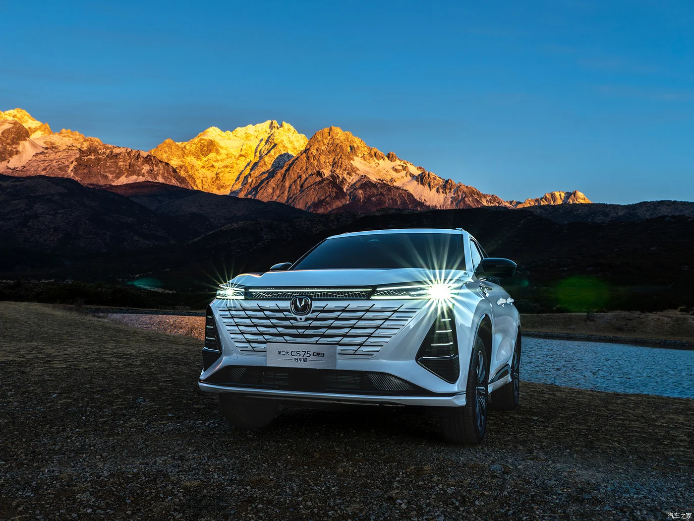 Китайский автомобильный 2 0 T CS75 PLUS IDD флагманский бензиновый внедорожник Changan 2024