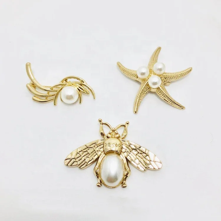 
Bulk Initial Crystal Rhinestones Fashion Brooches for Mens Suits 