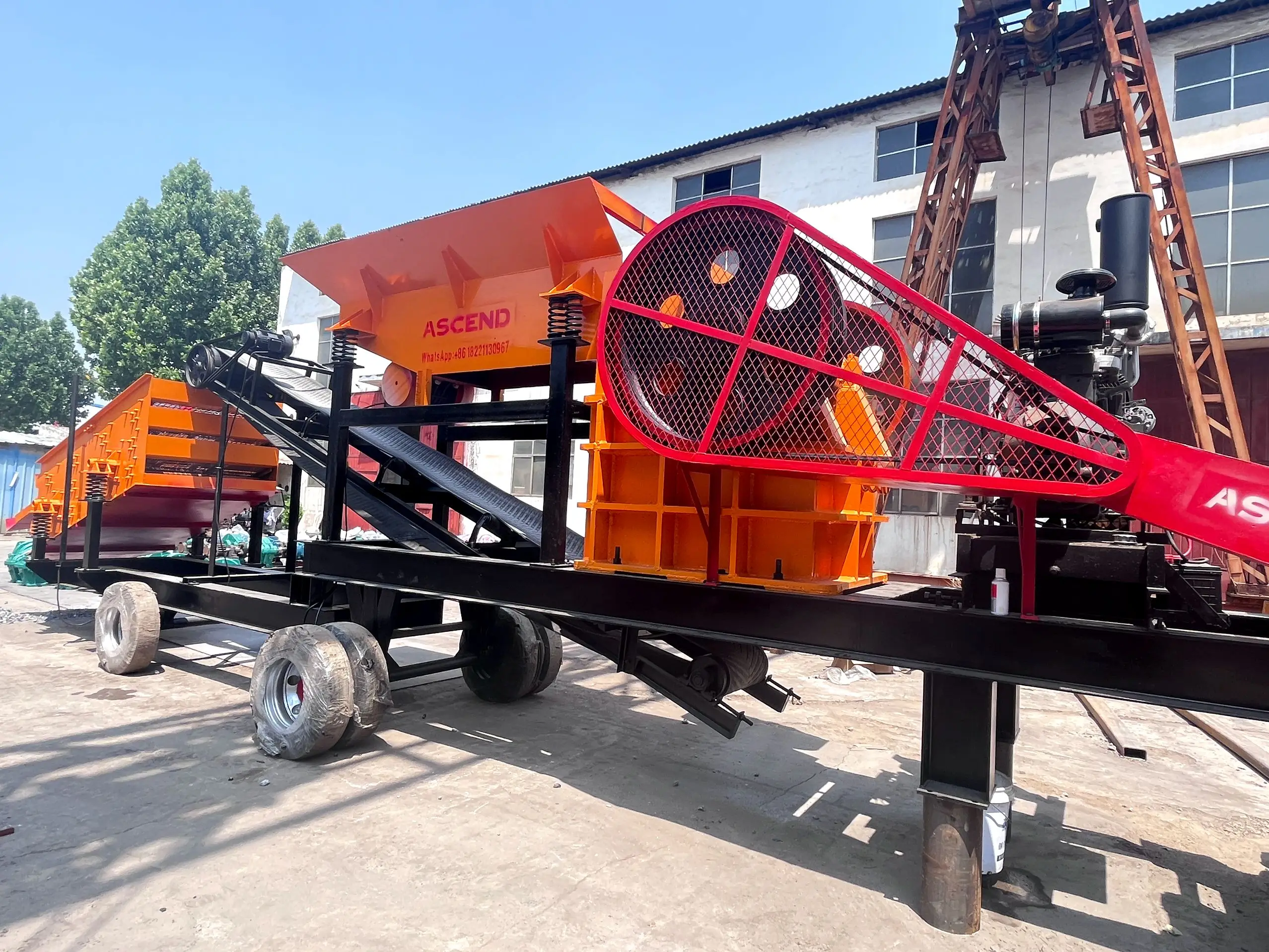 PE200x300 mobile jaw crusher with diesel engine, vibrating feeder,belt conveyor and vinrating screen on the trailer in USA