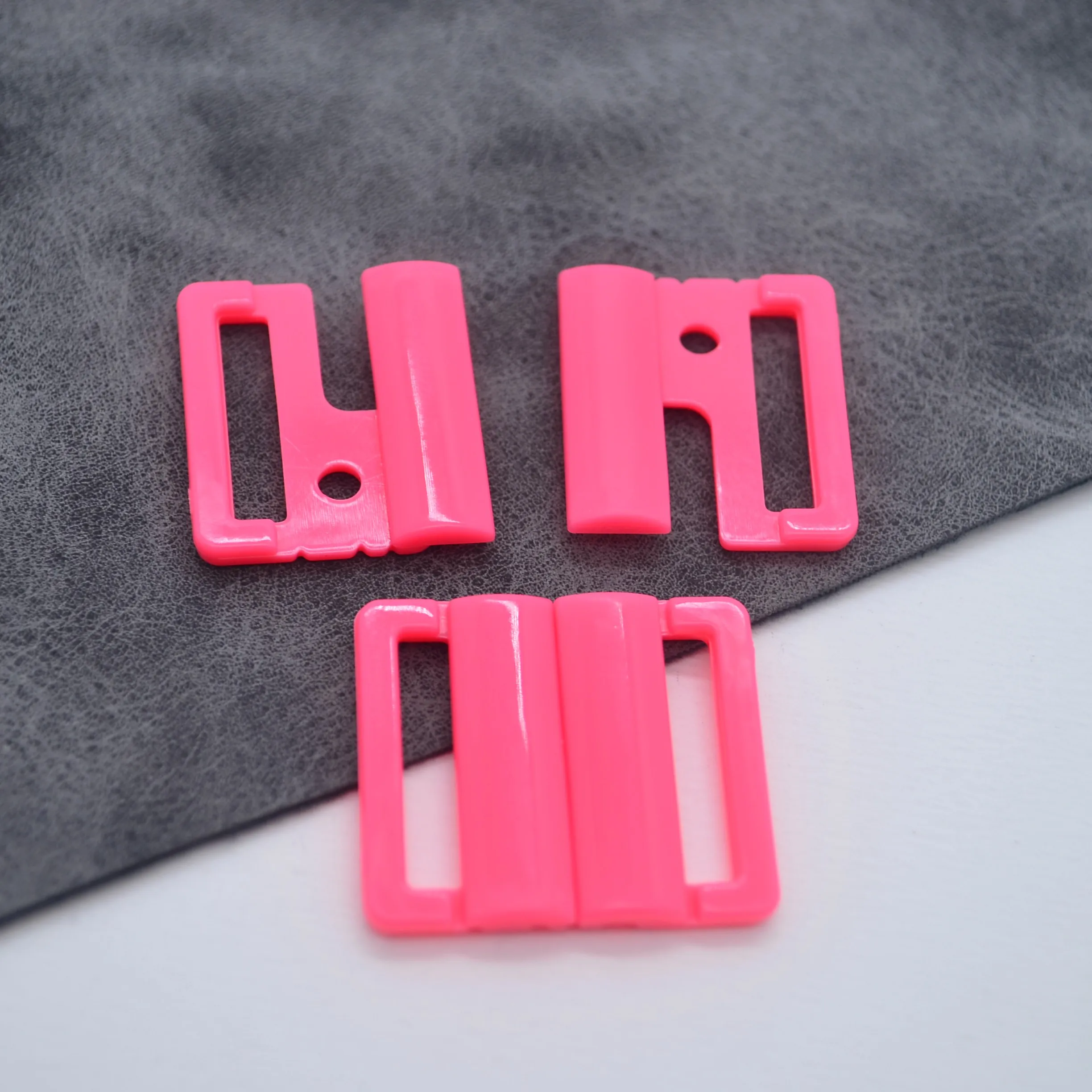 Custom Good Quality Plastic Bra Clips Front Clasps Swimwear Bikini Underwear Accessory