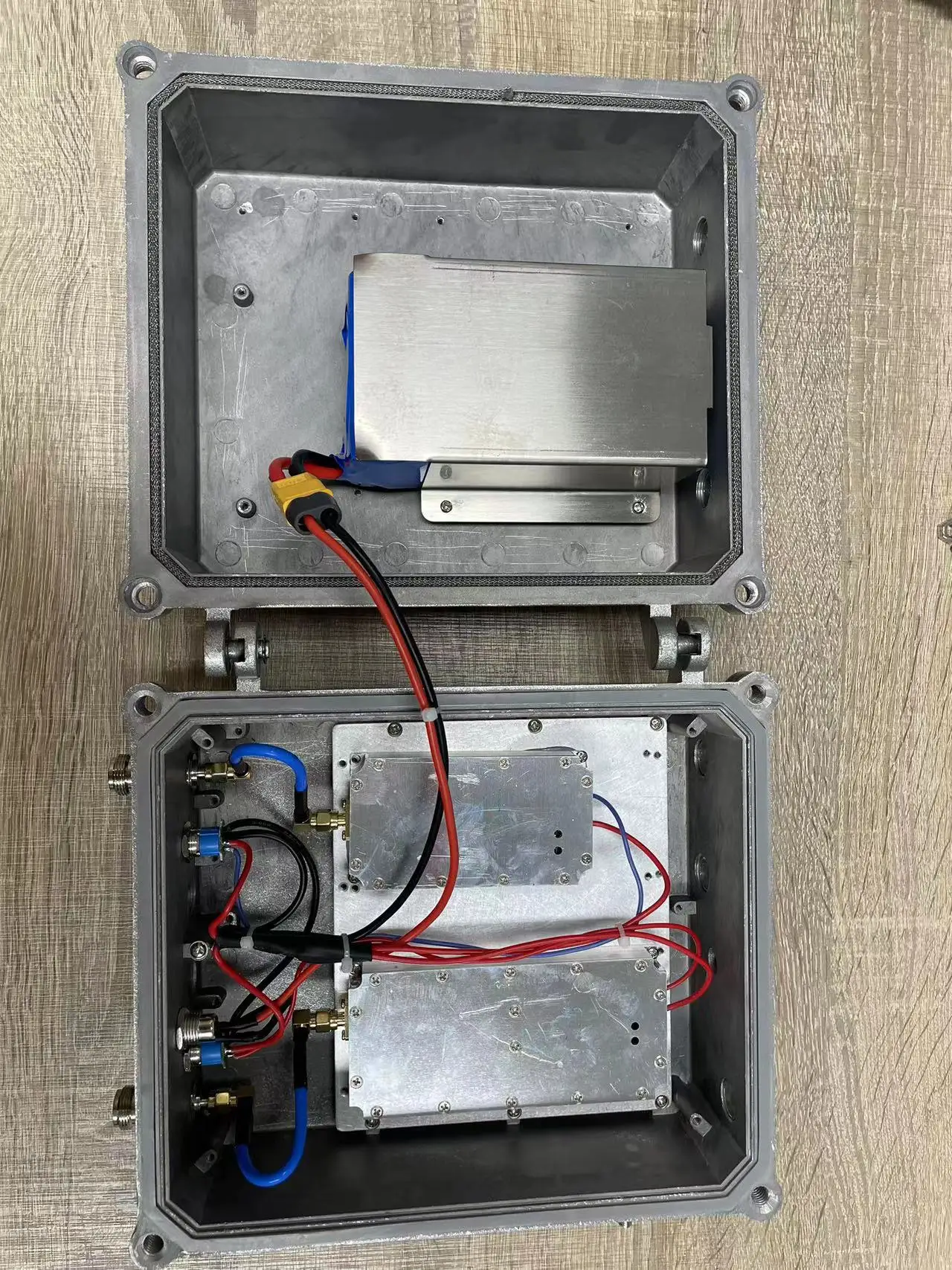 Dual-Band 2.4GHz 5.8GHz 30W Aluminum Enclosures C-Vog FPV Killer System To Combat FPV Drones