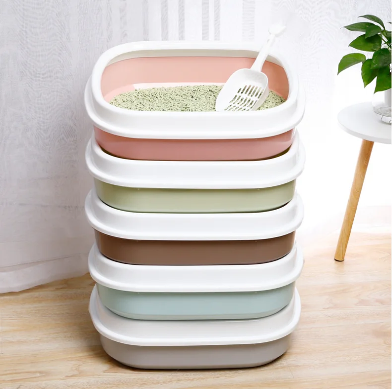 Medium semi-enclosed cat litter box  splash-proof oval high-side throwing litter to send cat litter scoop