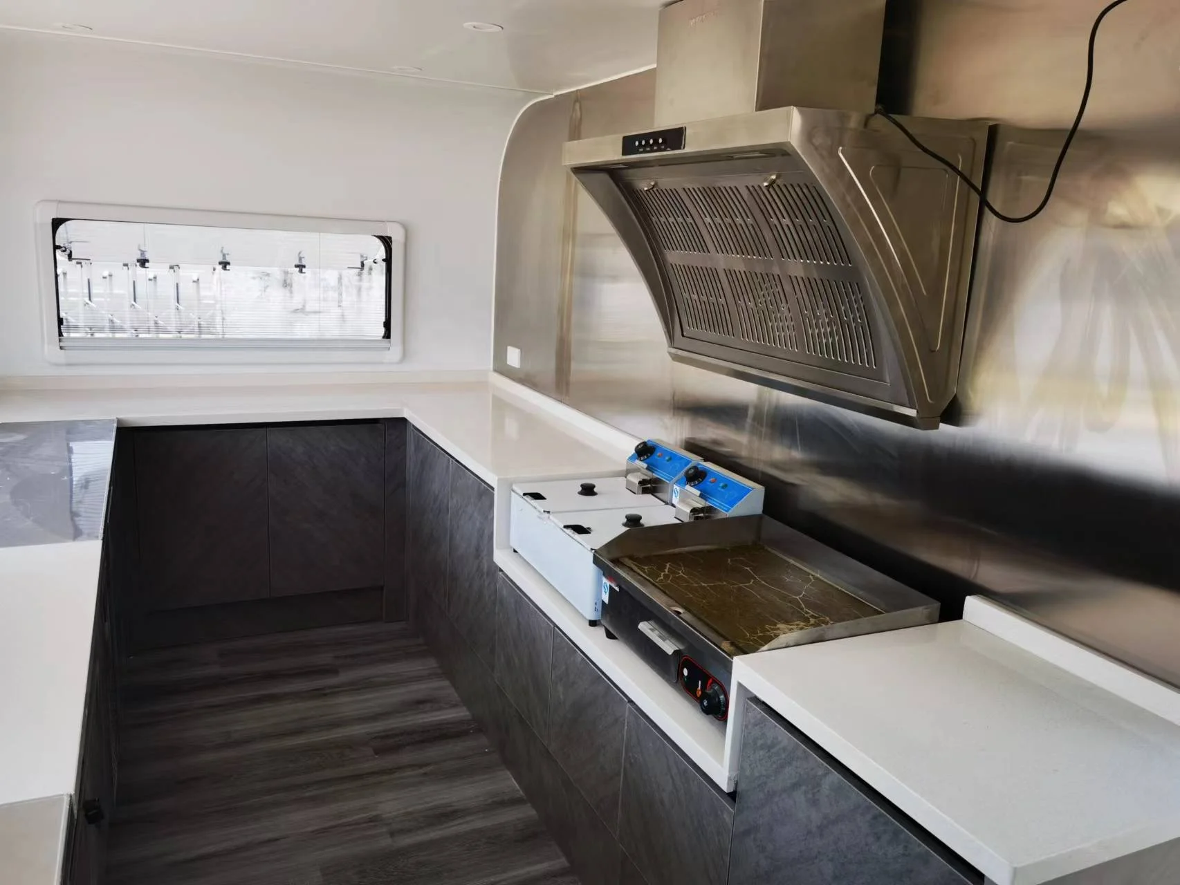 Mobile Cabin Prefab Tiny Smart Home with furniture fully designed interior for living and working tiny house cabin