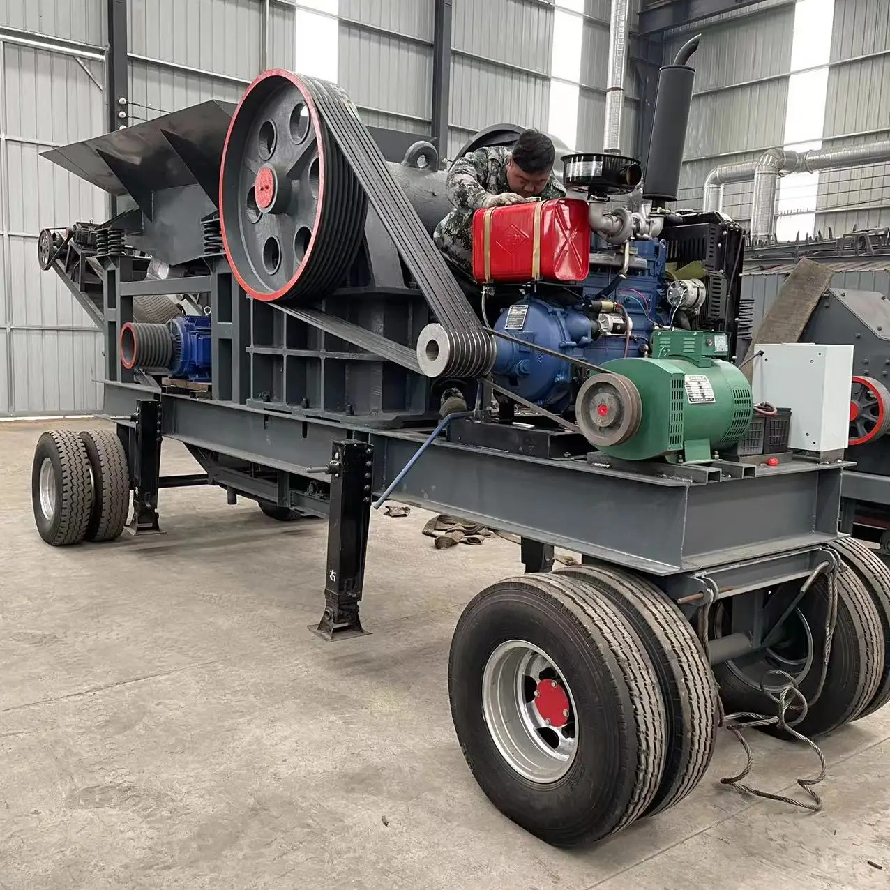 Bluestone Concrete Crushing Station Stone Jaw Crusher Construction Waste Crusher Large Mobile Mine Stone High Grade Rock Ore
