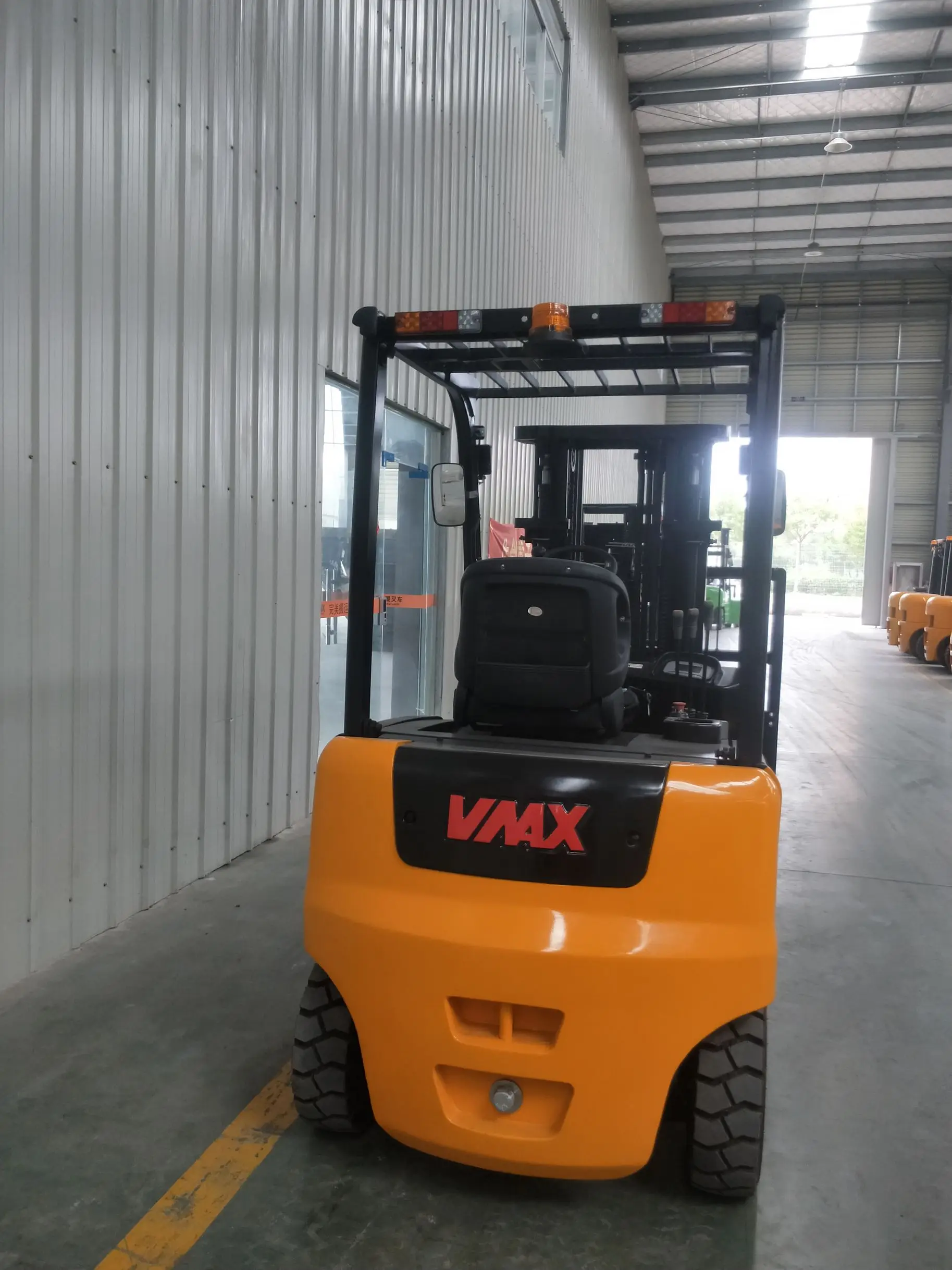 four wheel 2.5ton electric forklift truck