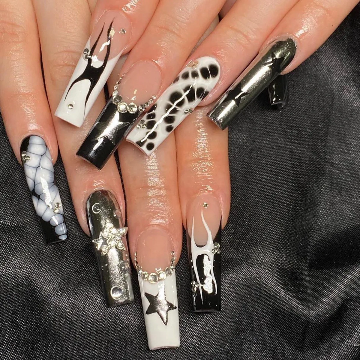 24Pcs Press On Nails  Long Coffin White French Manicure Rhinestone Nails Artificial Press On Nails Luxury Custom Packaging Box