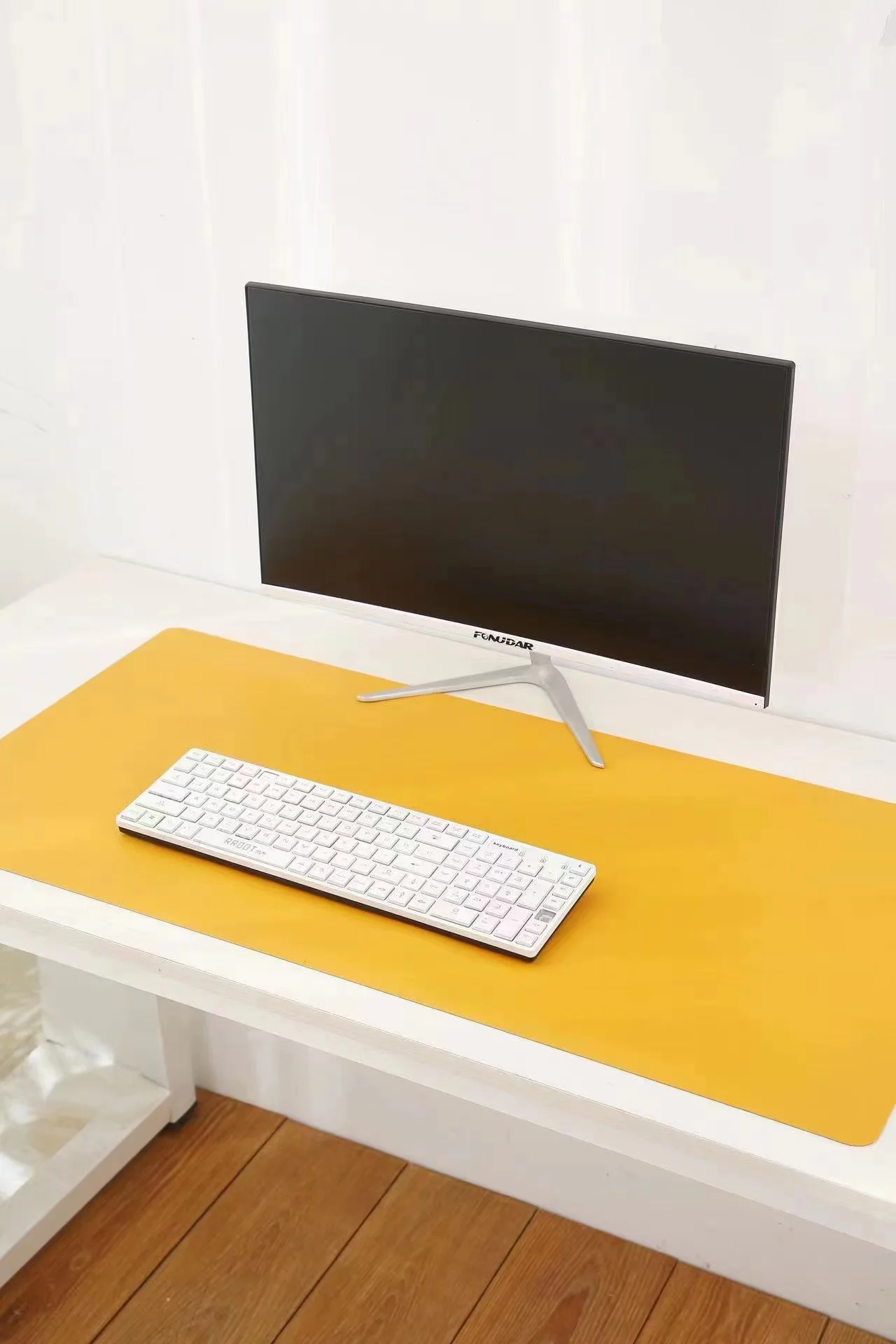 Factory Direct Hot Sale Eco-friendly Waterproof Oilproof Extended Leather Gaming Keyboard Mat PU Mouse Pads