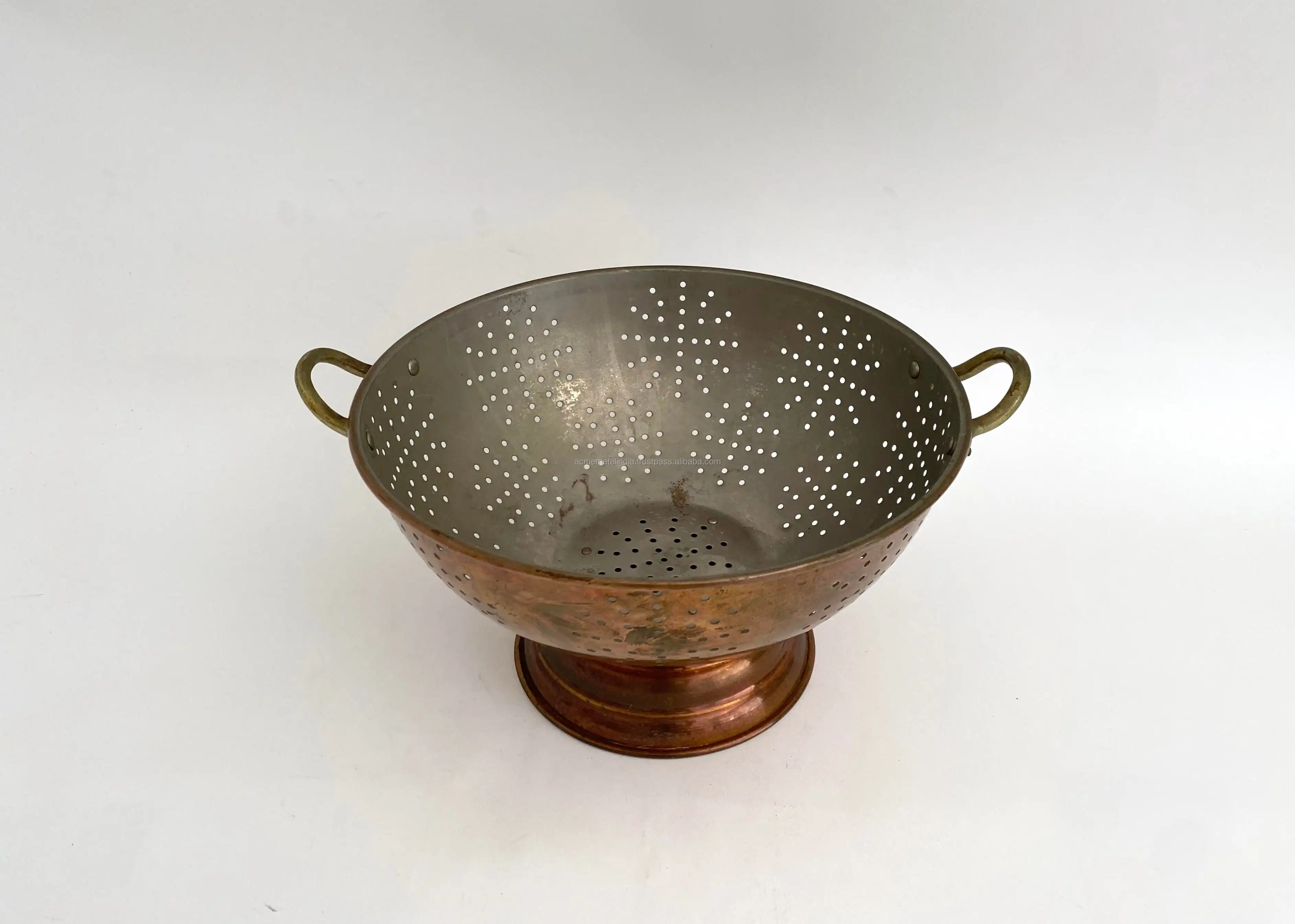Superior Quality Round Copper Fruit and Vegetable Colander Large Size Latest Design for Washing and Draining at Affordable Price