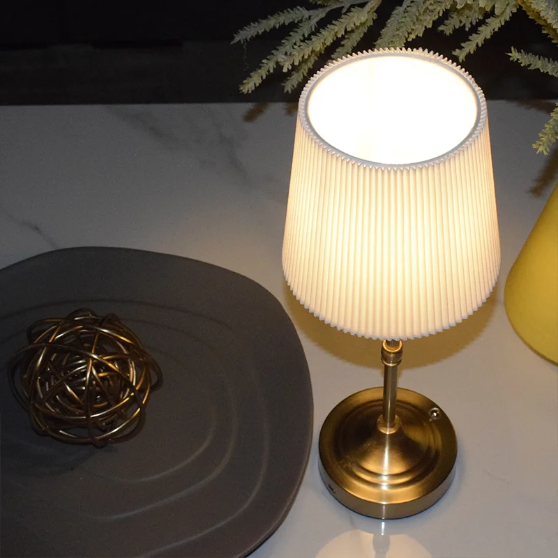 Bedside Dining Room Touch Sensor Control 3-Level Brightness Cordless LED Metal Led Table Light Portable Fabric Shade Desk Lamp