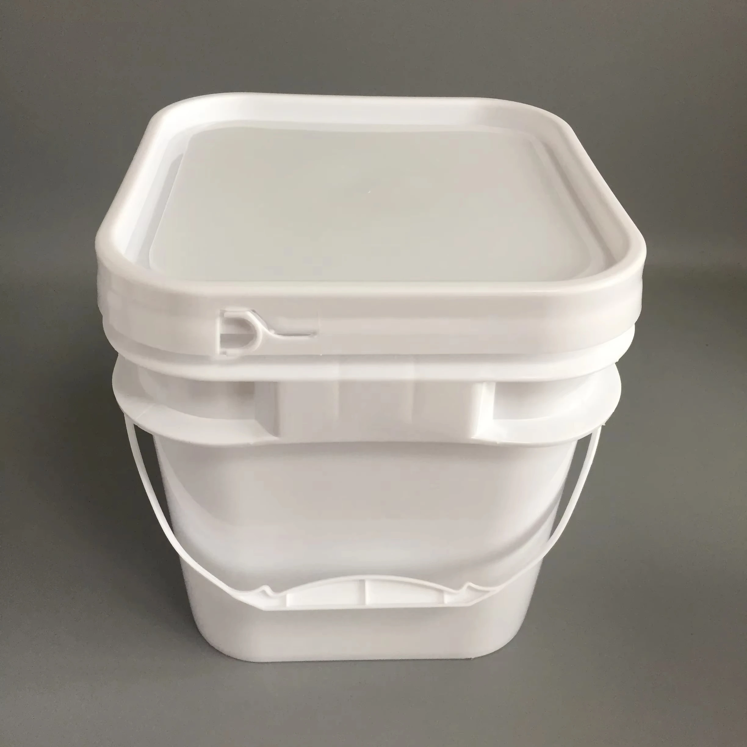 Low Price PP Material Handle Anti-theft Lid Design 5L Square Plastic Bucket