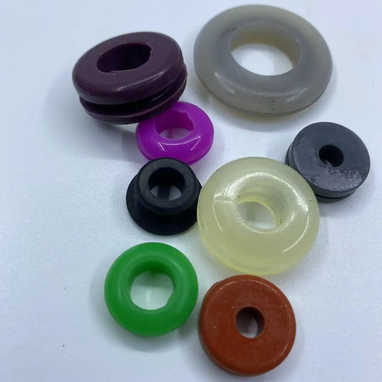 Customized high quality 50mm cable black red green silicone rubber grommens with logo