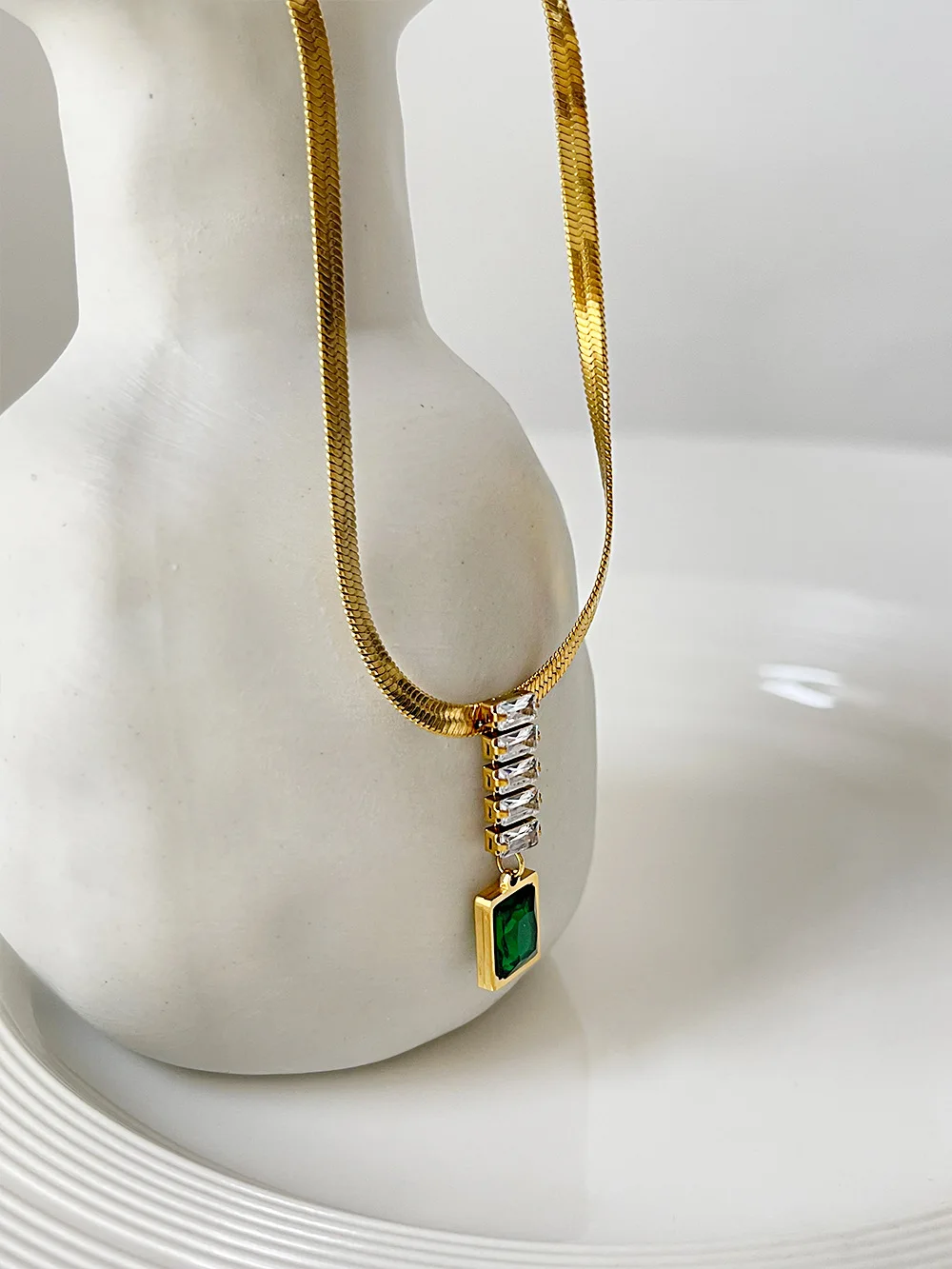 Elegant Stainless Steel Clear Green Baguette Cz Zircon Necklace 18k Gold Flat Snake Chain Zircon Pendant Necklace