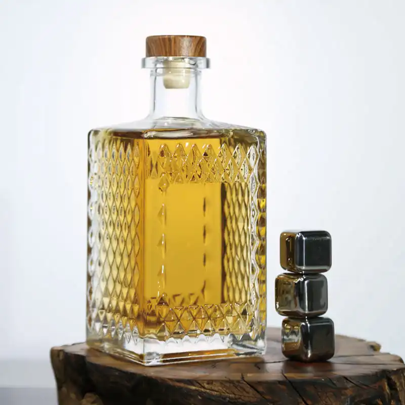 Luxurious 750ml Square Glass Bottle with Cork Lid for Distilled Spirits