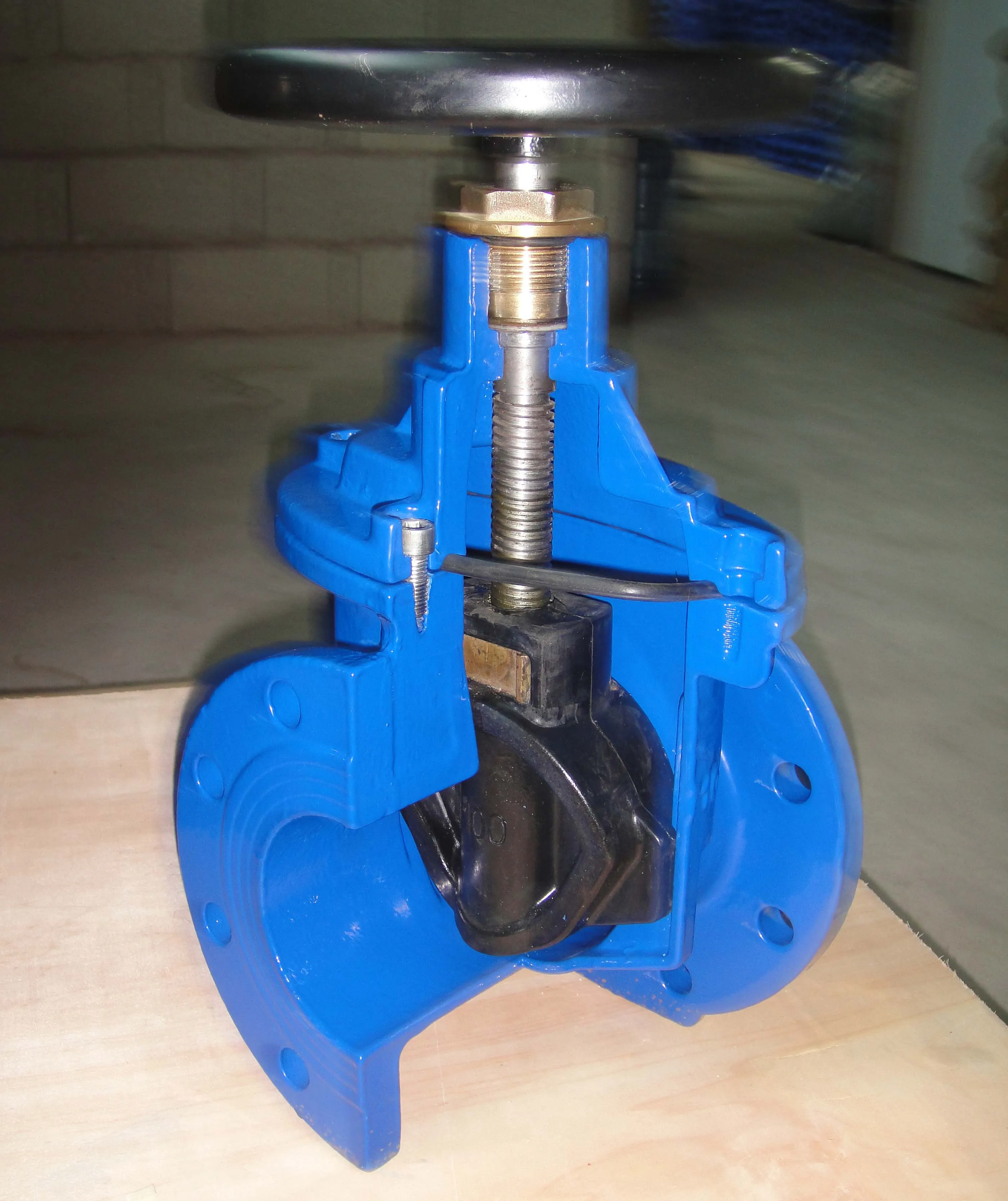 ductile iron rubber lined wedge gate valve for water size DN50 to DN600 PN10 16,professional valve factory,competitive price