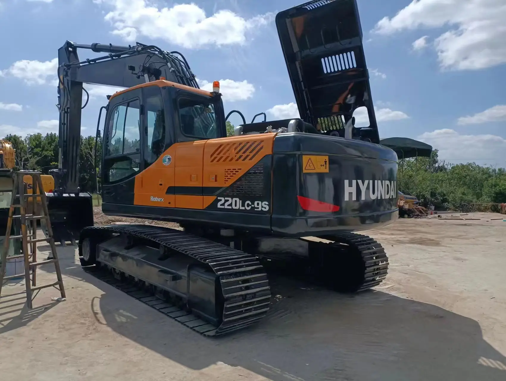 second hand Hyundai Hx220HD 20ton 15ton 20 Ton 50 Ton Hx 130.150 350 Crawler Excavator in shanghai
