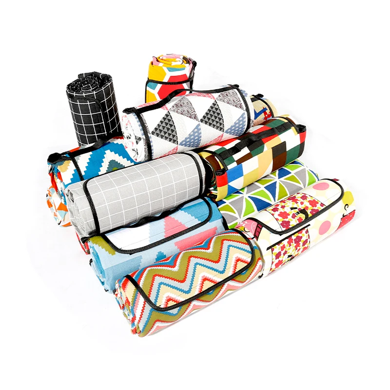 
Hot 3-5 person camping beach large size foldable waterproof picnic rug 
