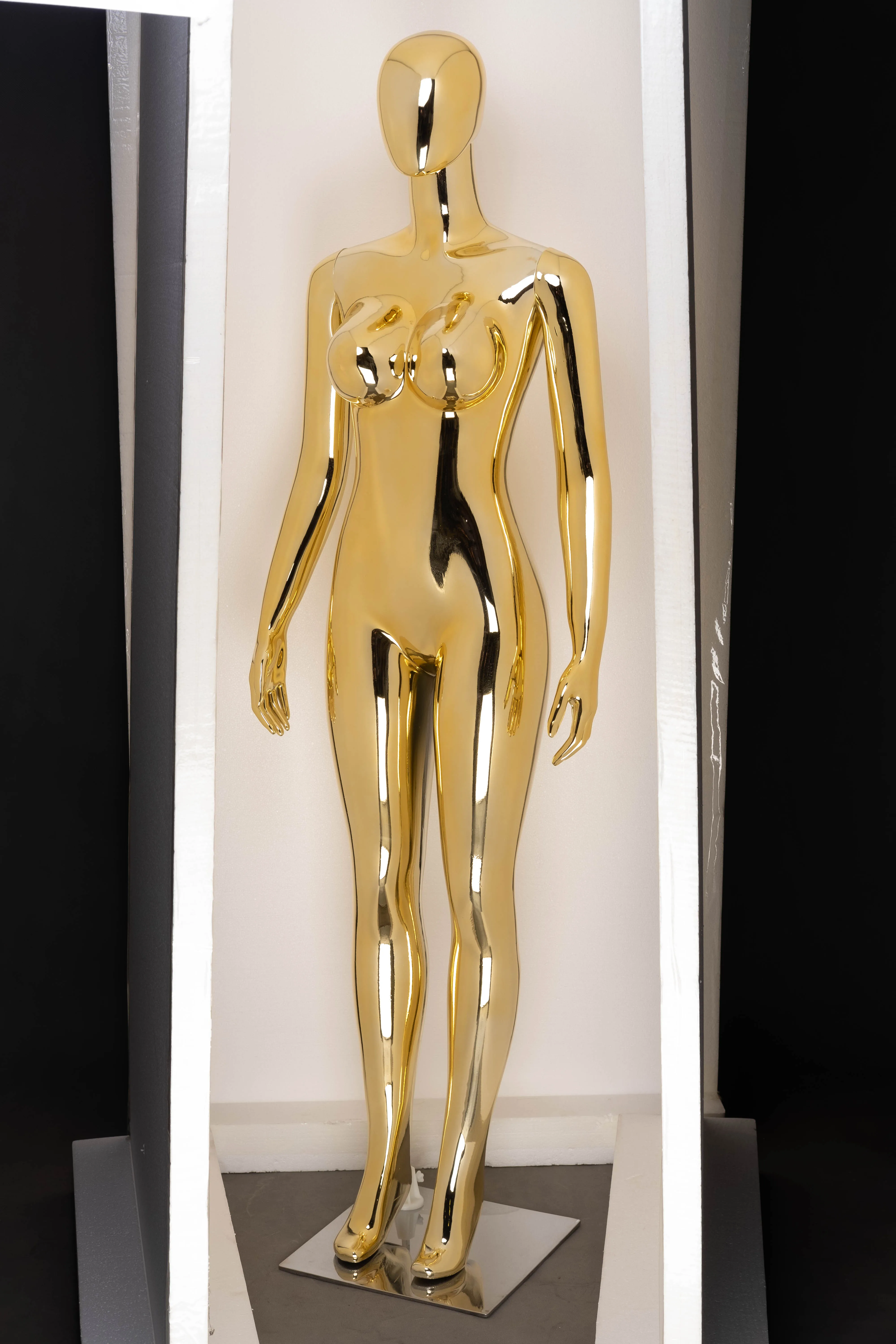 Plastic Brazilian Female  Curvy Mannequin BBL Mannequin Electroplated Gold Silver  and Brilliant White Options Available