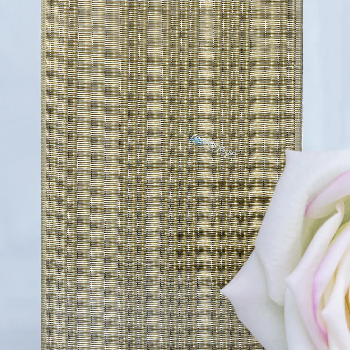 Fashionable Customized  Metal Mesh Tempered Laminated Glass for Hotel Partitions and Doors