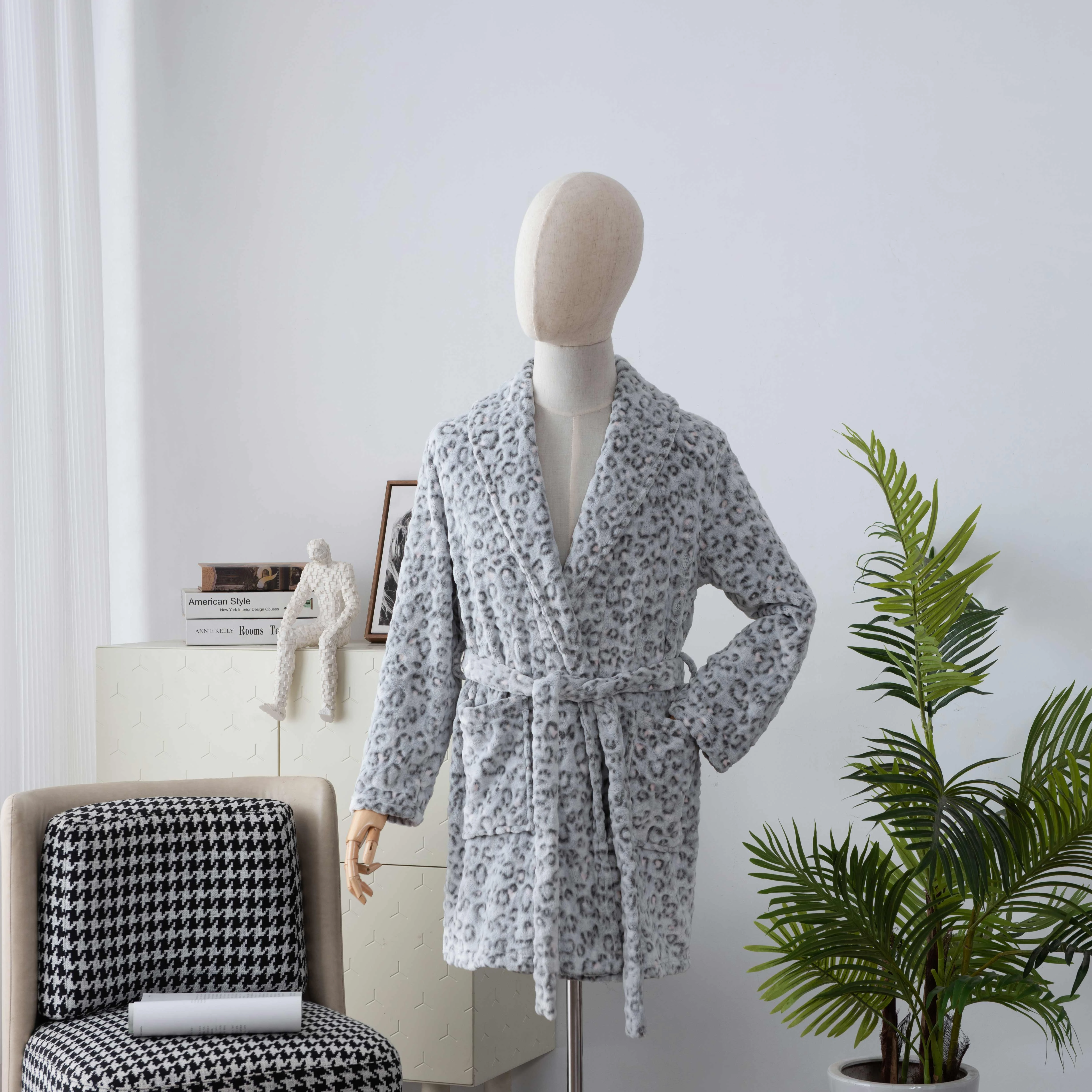 2021 Cheapest High Quality  Unisex Bathrobe Gift Set Elegant Flannel Coral Fleece Sleepwear Men Women Bathrobes