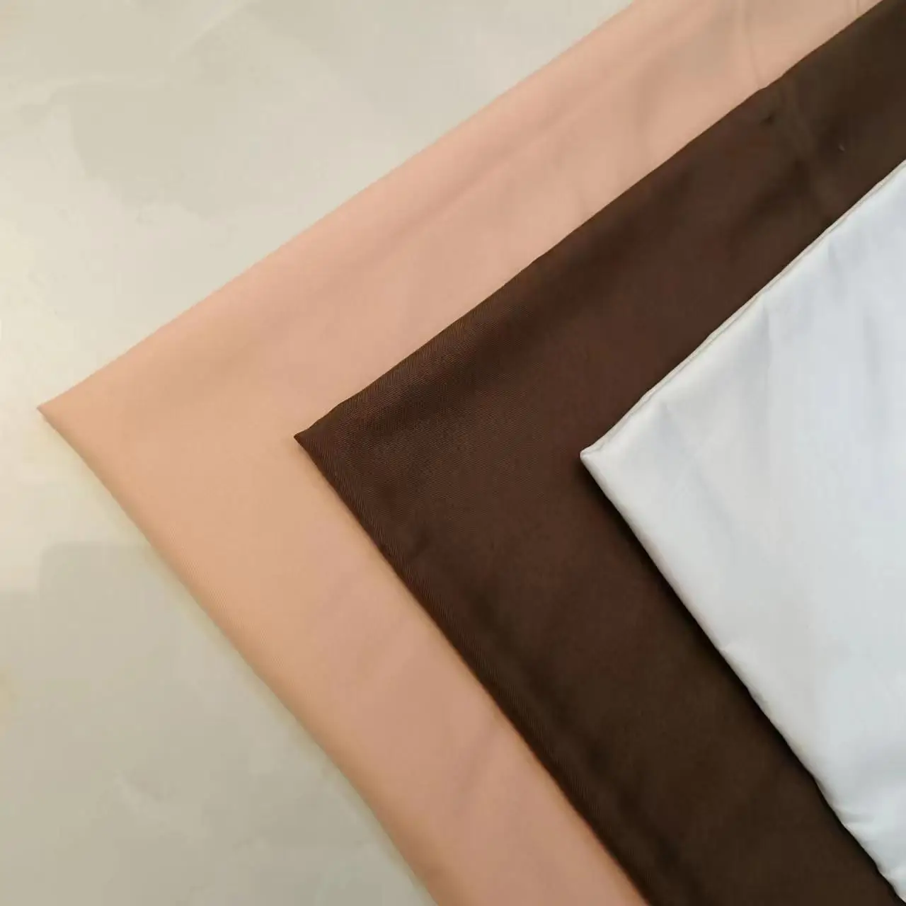 Home Textile 60-140 GSM Solid Color Microfiber Brushed 100% Polyester Dyed Bed Sheet  Fabric Price Per Meter In Rolls