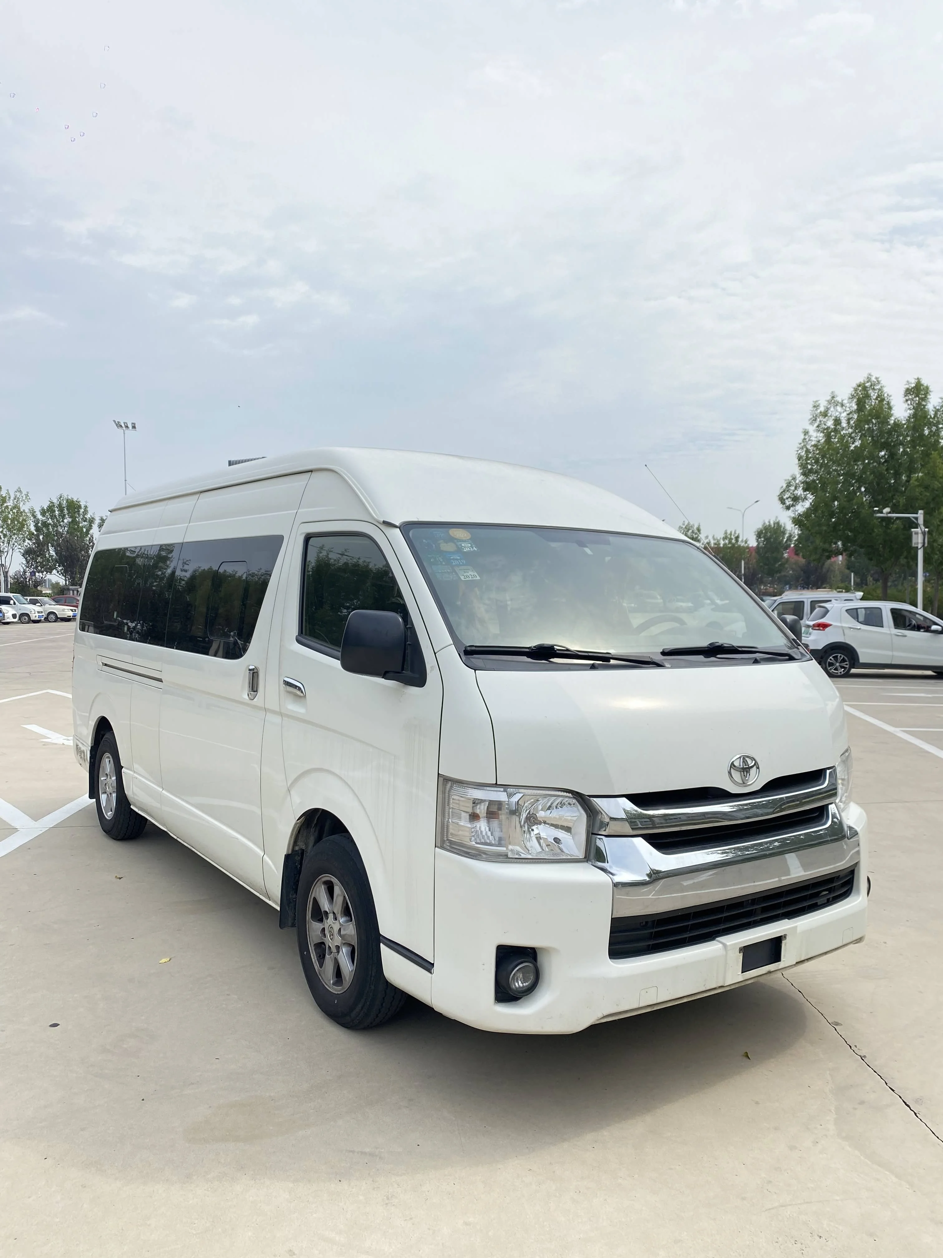 Cheap Wholesale Cars Used Toyota Made In China For Sale Used Hiace Bus With Good Service