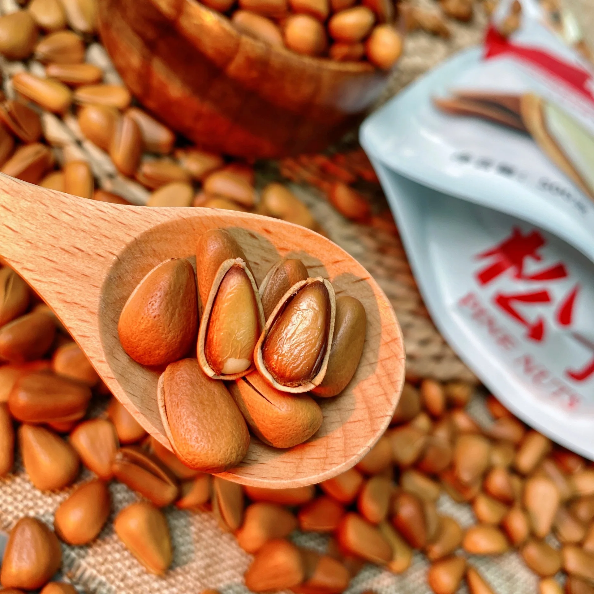 Food Grade 100% Natural Organic Chinese Wholesale Pine Seeds Nuts In Shell Kernels Pine Nuts For Sale