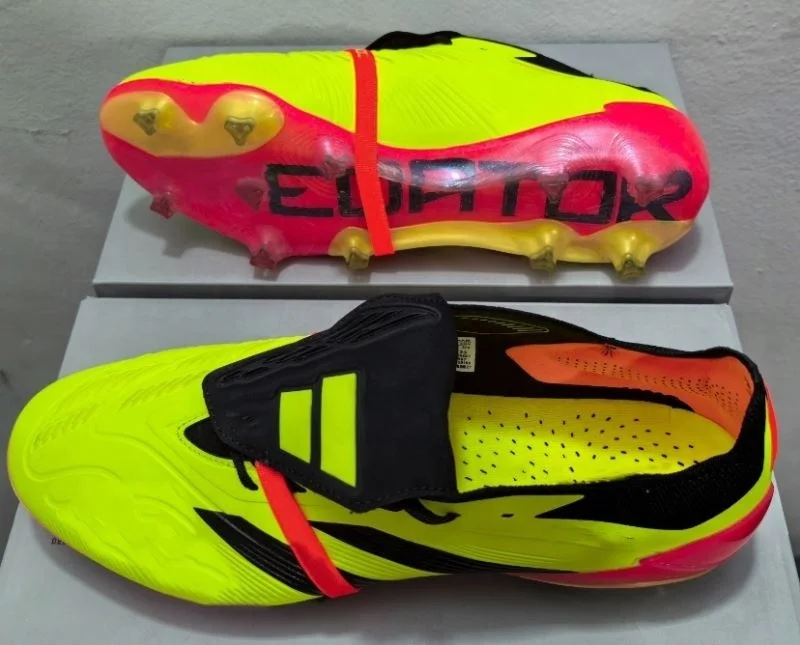 Durable Football Shoes And Boots Made In China Comfortable Plastic Used With Cotton Lining Mesh And Eva Insole For Gym Use