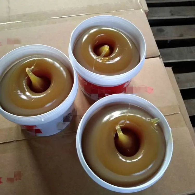 China Manufacturers Price 15kg Pail Automotive Industrial Grease Lubricants Blue Red Anhydrous Calcium Lubricating Grease Oil